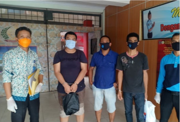 Pengiriman Tersangka dan Barang Bukti (Tahap II) dan Pengawalan Penitipan Tersangka ke RUTAN Malabero Bengkulu Pengiriman Tersangka dan Barang Bukti (Tahap II) dan Pengawalan Penitipan Tersangka ke RUTAN Malabero Bengkulu