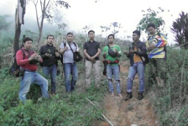 Tim Pemberantasan BNN Kota Bengkulu melakukan penyisiran kebun tersangka 'RS' dan menemukan tanaman Ganja yang ditanam tersangka 'RS'