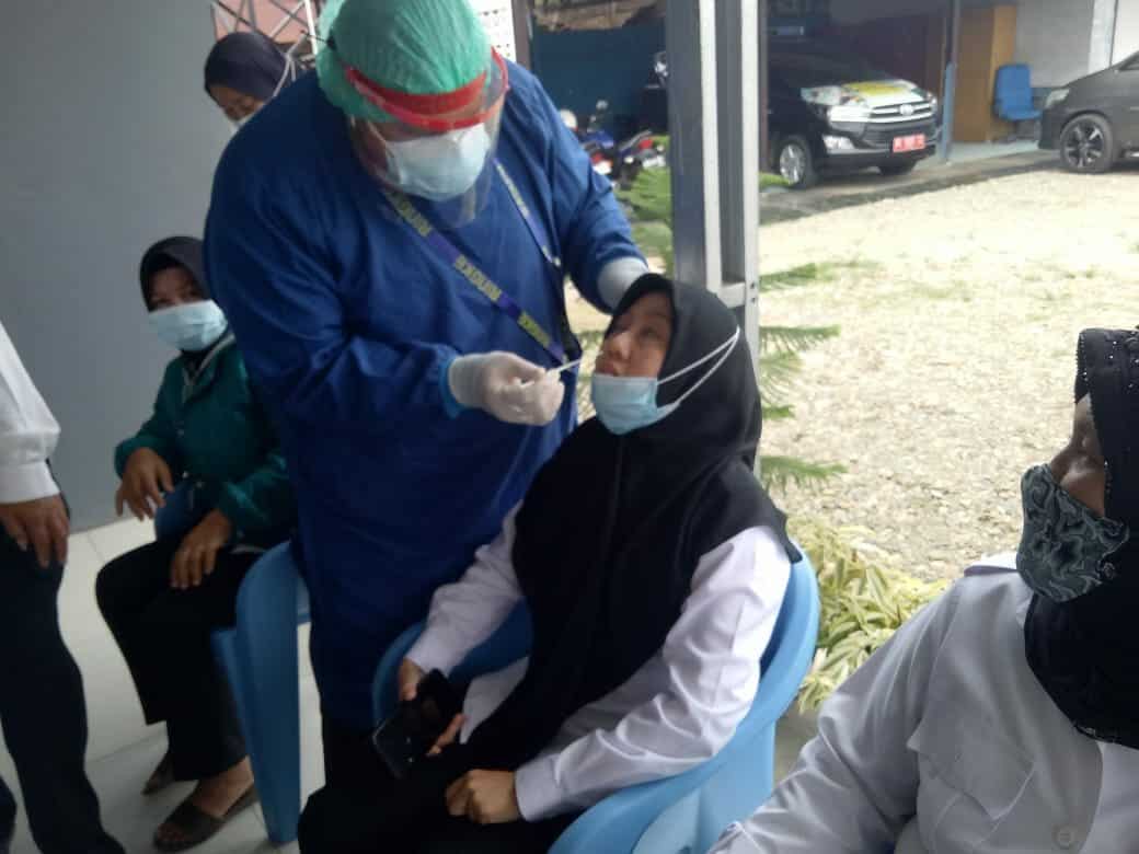 Pengambilan sampel swab nasofaring & Tes Rapid Swab Antigen Kepada Karyawan BNN Propinsi Bengkulu Pengambilan sampel swab nasofaring & Tes Rapid Swab Antigen Kepada Karyawan BNN Propinsi Bengkulu