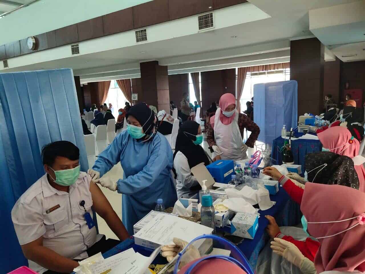 Nakes BNN Kota Bengkulu Ikuti Vaksinasi Massal Covid-19 Tahap Ke -2 Tenaga Kesehatan Nakes BNN Kota Bengkulu Ikuti Vaksinasi Massal Covid-19 Tahap Ke -2 Tenaga Kesehatan