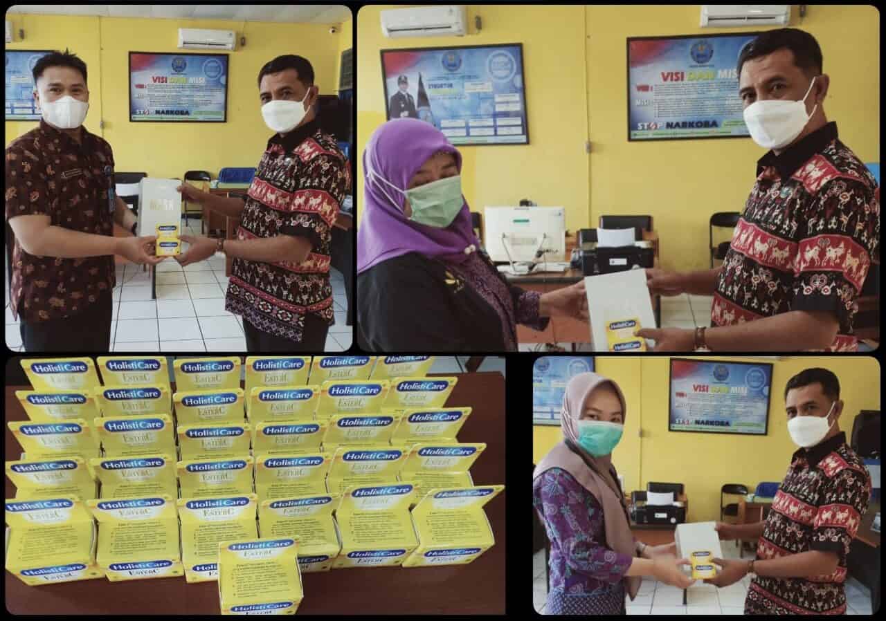 Kepala Bnn Kota Bengkulu Melaksanakan Kegiatan Pembagian Multivitamin Kepada Seluruh Pegawai Bnn Kota Bengkulu Kepala Bnn Kota Bengkulu Melaksanakan Kegiatan Pembagian Multivitamin Kepada Seluruh Pegawai Bnn Kota Bengkulu