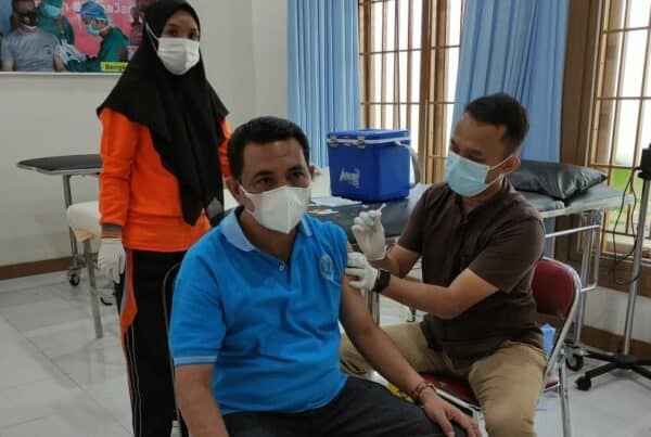 Kepala BNN Kota Bengkulu Beserta Jajaran DiVaksinasi Covid -19 Di Biddokes Polda Bengkulu
