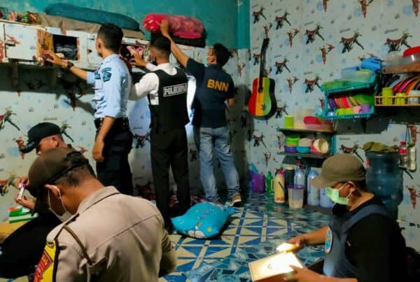 Kepala BNN Kota Bengkulu AKBP Alexander S. Soeki, S.Sos,. MH. Dan Tim Pemberantasan BNN Kota Bengkulu Bersama Tim Gabungan Melakukan Razia Kamar Hunian Narapidana Rutan Negara Kelas IIB Bengkulu