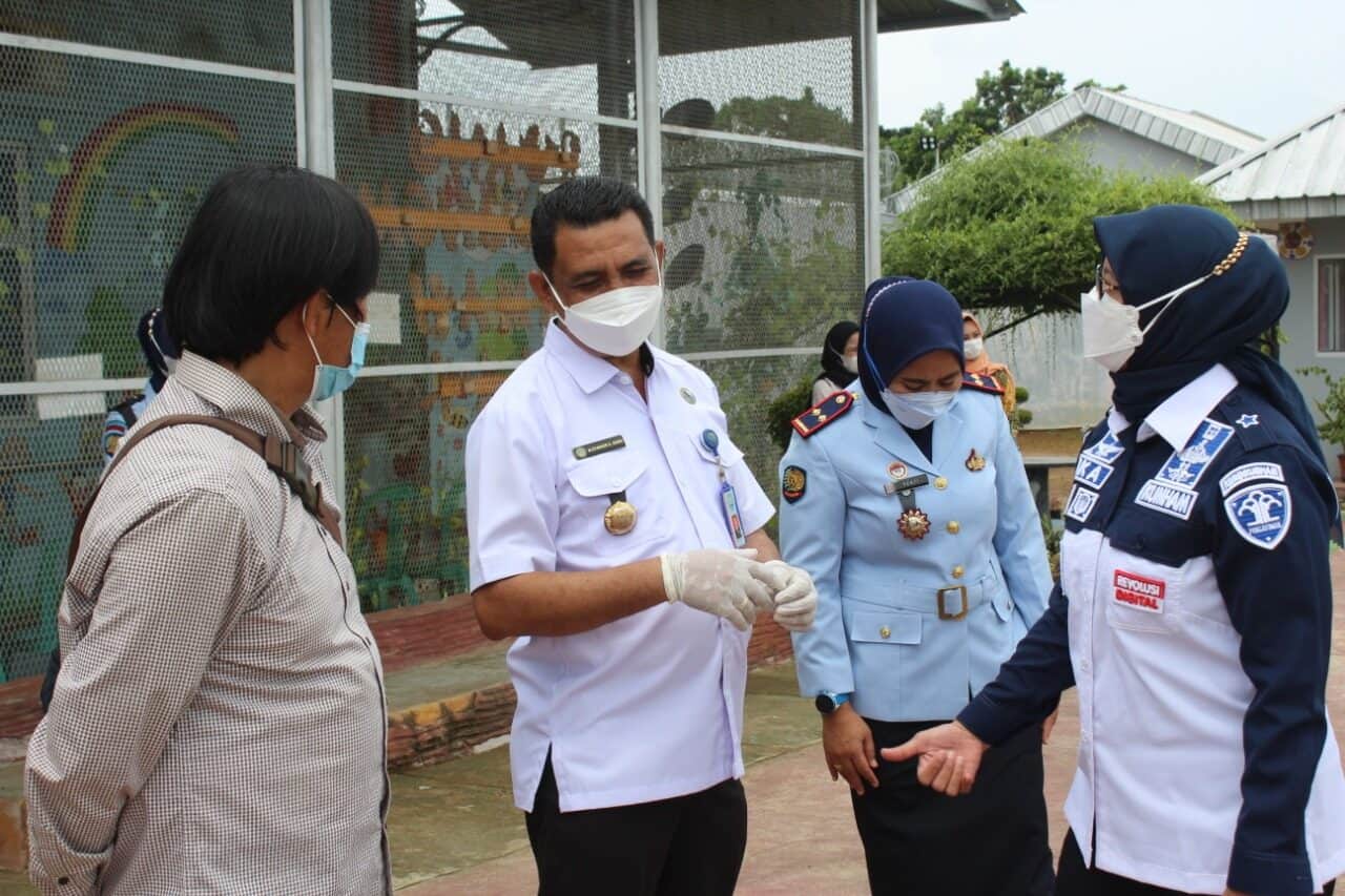 Kepala BNN Kota Bengkulu dan Tim Gabungan bersama Kemenkumham kembali melaksanakan Razia Kamar Hunian LAPAS Perempuan Kelas IIB Bengkulu Kepala BNN Kota Bengkulu dan Tim Gabungan bersama Kemenkumham kembali melaksanakan Razia Kamar Hunian LAPAS Perempuan Kelas IIB Bengkulu