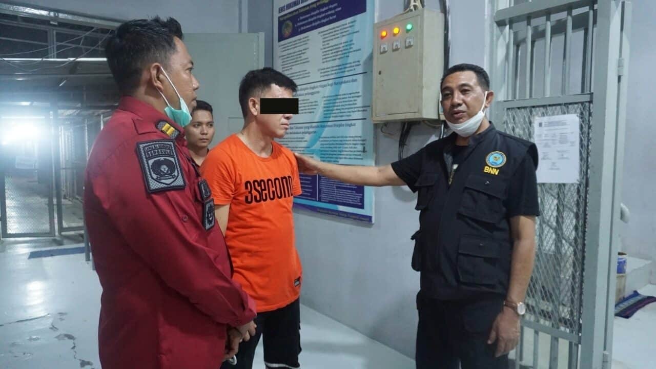 Kepala BNN Kota Bengkulu dan Tim Pemberantasan BNN Kota Bengkulu Bersama TNI-POLRI Beserta Kemenkumham Bengkulu Melakukan Razia Di Kamar Hunian Lapas Kelas IIA Bentiring Kota Bengkulu Kepala BNN Kota Bengkulu dan Tim Pemberantasan BNN Kota Bengkulu Bersama TNI-POLRI Beserta Kemenkumham Bengkulu Melakukan Razia Di Kamar Hunian Lapas Kelas IIA Bentiring Kota Bengkulu