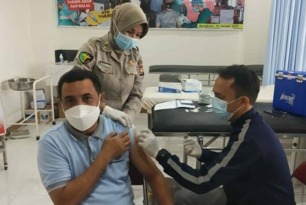 Kepala BNN Kota Bengkulu Beserta Personilnya Divaksinasi Tahap Kedua Di Biddokes Polda Bengkulu
