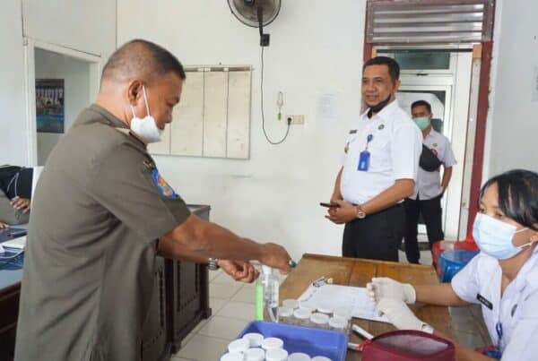 BNN Kota Bengkulu Bekerjasama Dengan Pemerintah Kota Bengkulu Melaksanakan Tes Urine Mendadak Kepada ASN Satpol PP Kota Bengkulu