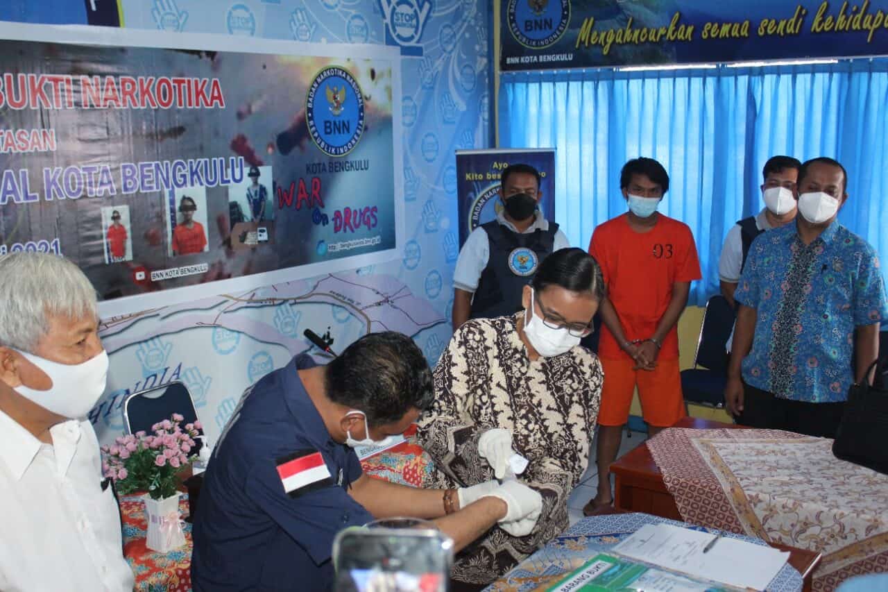 BNN Kota Bengkulu Musnahkan Barang Bukti Narkotika Golongan I Jenis Shabu Hasil Tangkapan Tim Pemberantasan Pemusnahan Barang Bukti Narkotika Golongan I Jenis Shabu
