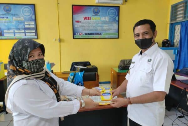 Pembagian Suplemen Dan Vitamin Yang Merupakan Salah Satu Upaya Untuk Meningkatkan Daya Tahan Tubuh Seluruh Pegawai BNN Kota Bengkulu Sehingga Dapat Melaksanakan Tugas Dengan Baik