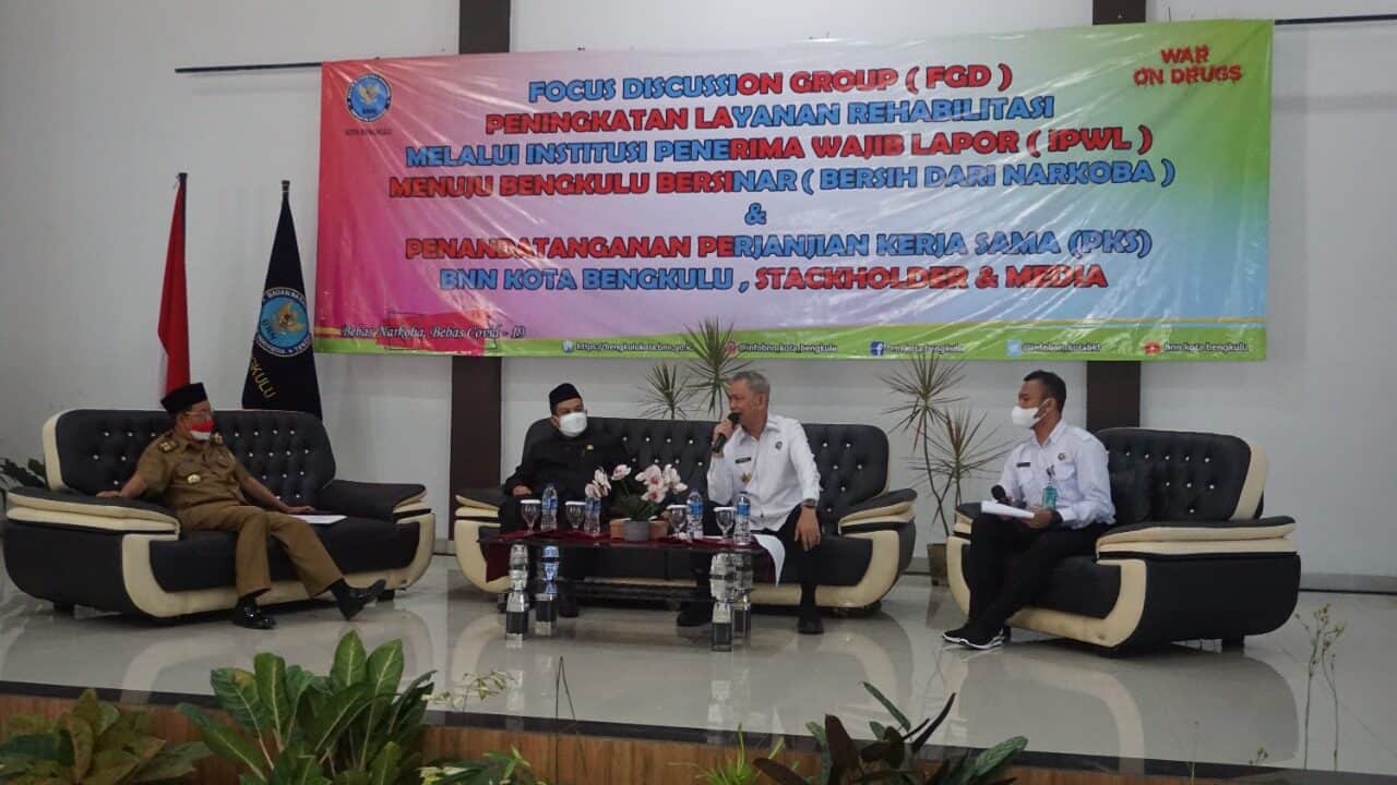 BNN Kota Bengkulu Gelar Acara Focus Group Discussion (FGD) Peningkatan Layanan Rehabilitasi Melalui Institusi Penerima Wajib Lapor (IPWL) Menuju Bengkulu Bersinar Serta Penandatanganan Perjanjian Kerjasama (PKS) BNN Kota Bengkulu Dengan IPWL, Stakeholder dan Media BNN Kota Bengkulu Gelar Acara Focus Group Discussion (FGD) Peningkatan Layanan Rehabilitasi Melalui Institusi Penerima Wajib Lapor (IPWL) Menuju Bengkulu Bersinar Serta Penandatanganan Perjanjian Kerjasama (PKS) BNN Kota Bengkulu Dengan IPWL, Stakeholder dan Media