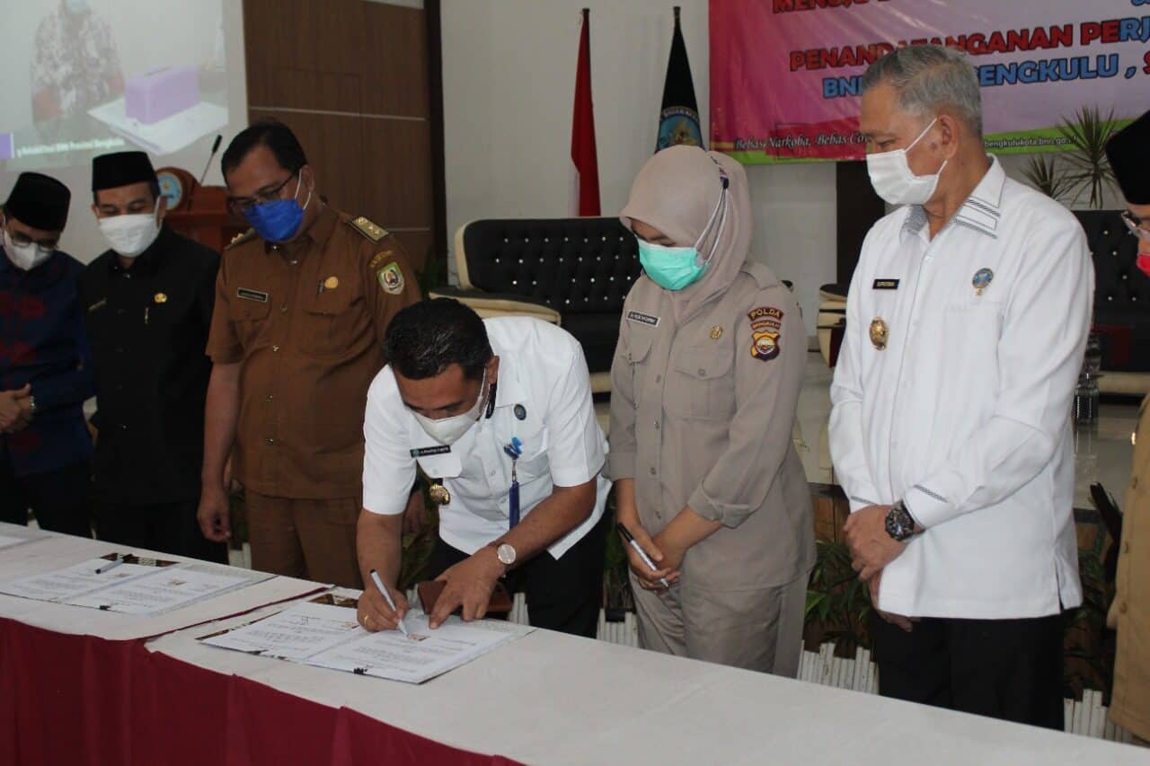 BNN Kota Bengkulu Gelar Acara Focus Group Discussion (FGD) Peningkatan Layanan Rehabilitasi Melalui Institusi Penerima Wajib Lapor (IPWL) Menuju Bengkulu Bersinar Serta Penandatanganan Perjanjian Kerjasama (PKS) BNN Kota Bengkulu Dengan IPWL, Stakeholder dan Media BNN Kota Bengkulu Gelar Acara Focus Group Discussion (FGD) Peningkatan Layanan Rehabilitasi Melalui Institusi Penerima Wajib Lapor (IPWL) Menuju Bengkulu Bersinar Serta Penandatanganan Perjanjian Kerjasama (PKS) BNN Kota Bengkulu Dengan IPWL, Stakeholder dan Media