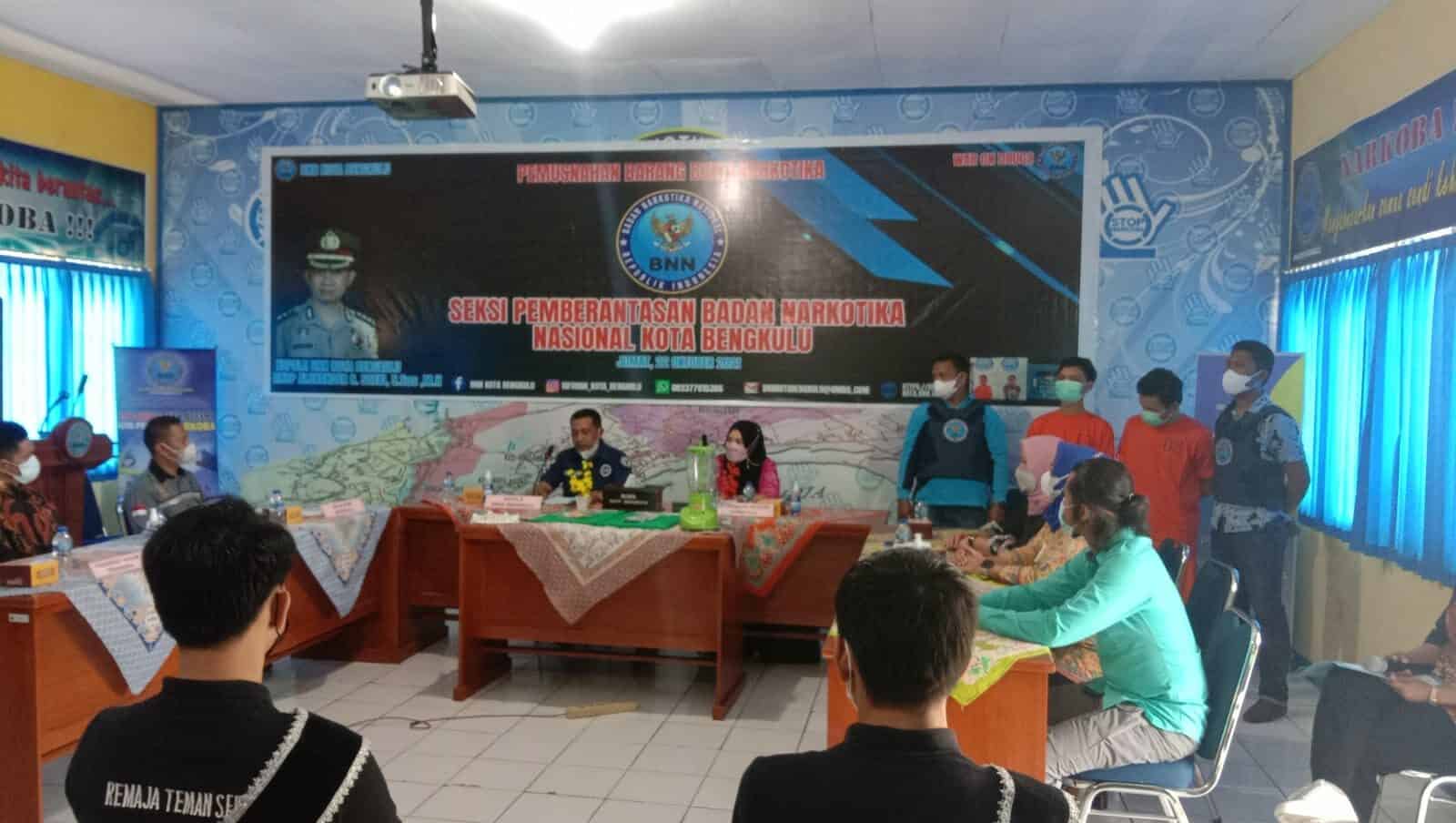 Seksi Pemberantasan BNN Kota Bengkulu Musnahkan 16 Paket Shabu Yang Disita Dari Hasil Pengungkapan Kasus Narkotika Seksi Pemberantasan BNN Kota Bengkulu Musnahkan 16 Paket Shabu Yang Disita Dari Hasil Pengungkapan Kasus Narkotika