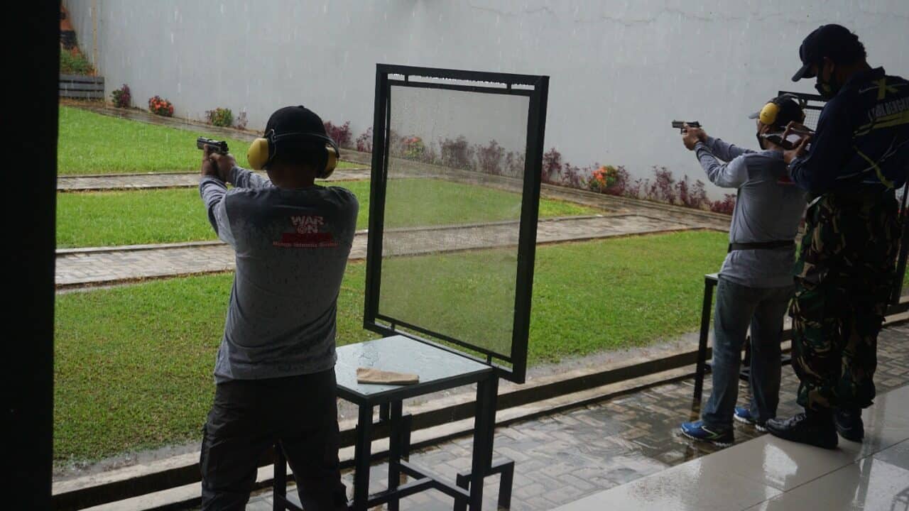 Kepala BNN Kota Bengkulu Bersama Personil Pemberantasan Laksanakan Kegiatan Latihan Menembak Bersama Di Lapangan Tembak Markas Komando TNI AL Bengkulu Kepala BNN Kota Bengkulu Bersama Personil Pemberantasan Laksanakan Kegiatan Latihan Menembak Bersama Di Lapangan Tembak Markas Komando TNI AL Bengkulu