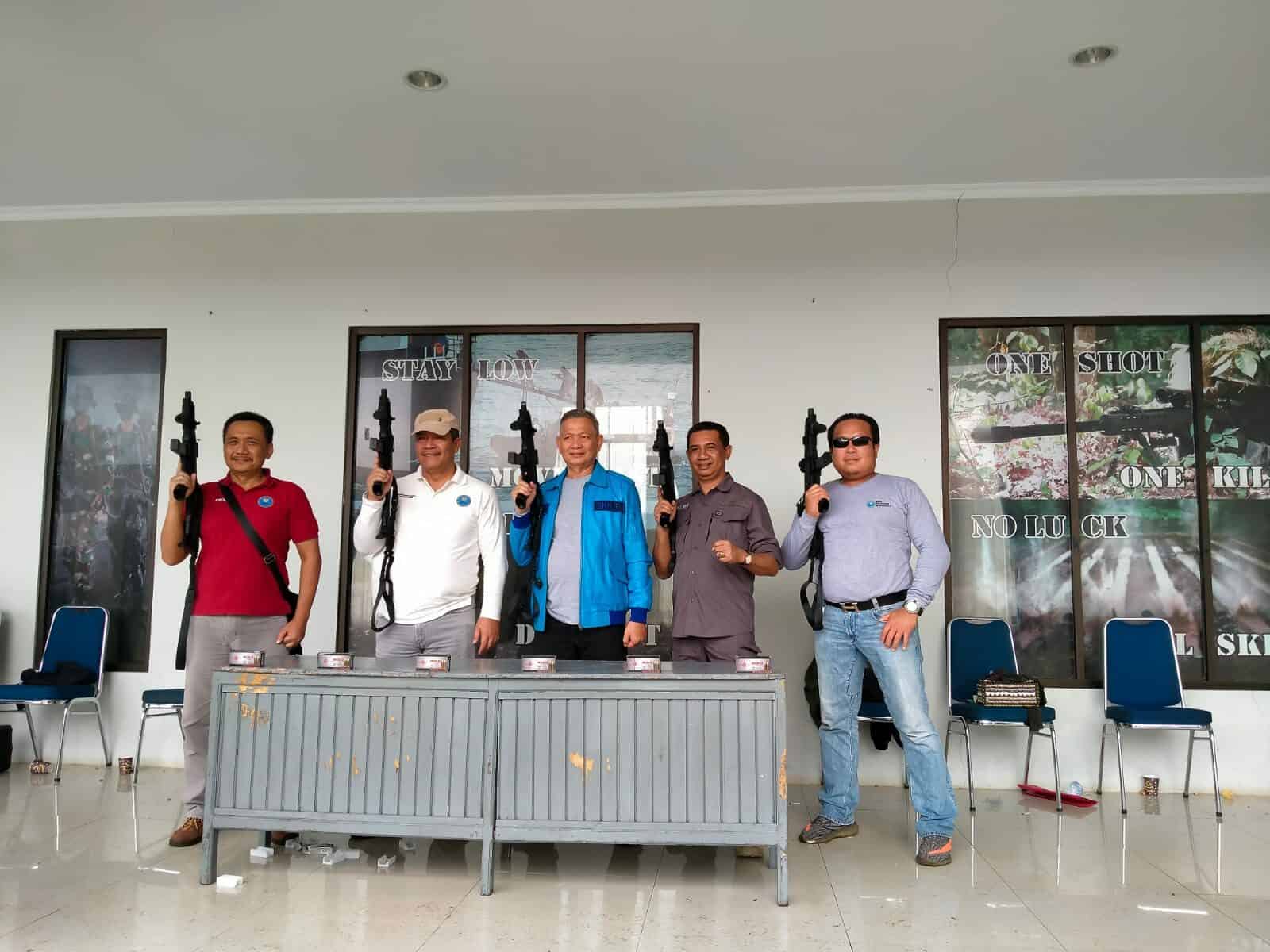 Kepala BNN Kota Bengkulu Bersama Personil Pemberantasan Laksanakan Kegiatan Latihan Menembak Bersama Di Lapangan Tembak Markas Komando TNI AL Bengkulu Kepala BNN Kota Bengkulu Bersama Personil Pemberantasan Laksanakan Kegiatan Latihan Menembak Bersama Di Lapangan Tembak Markas Komando TNI AL Bengkulu