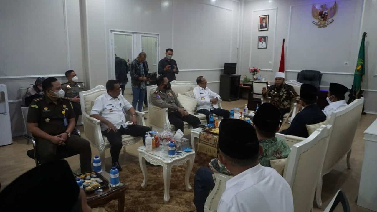 Kepala BNN Kota Bengkulu Ikut Menandatangani Nota Kesepakatan Antara Pemerintah Kota Bengkulu Dengan Instansi Vertikal Di Wilayah Kota Bengkulu Kepala BNN Kota Bengkulu Ikut Menandatangani Nota Kesepakatan Antara Pemerintah Kota Bengkulu Dengan Instansi Vertikal Di Wilayah Kota Bengkulu