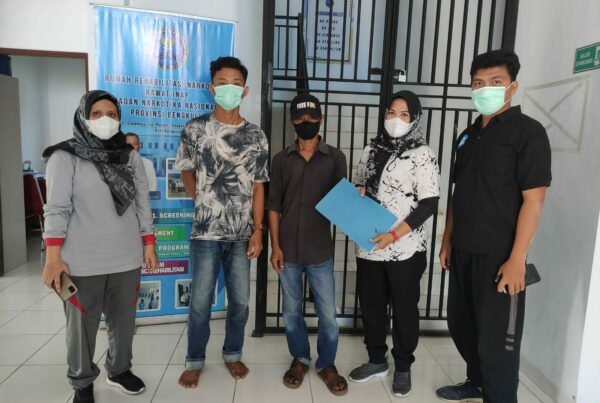 Tim Rehabilitasi BNN Kota Bengkulu Kirim Residen Ke Balai Rehabilitasi BNN Provinsi Bengkulu