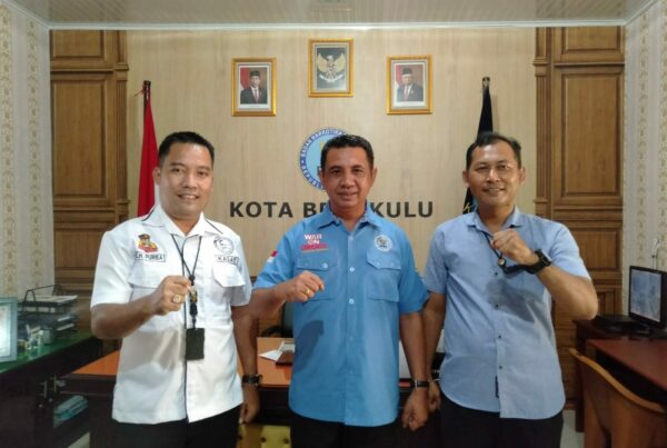 Kepala BNN Kota Bengkulu Terima Kunjungan Kasat Narkoba Polres Bengkulu Di Ruang Kerjanya