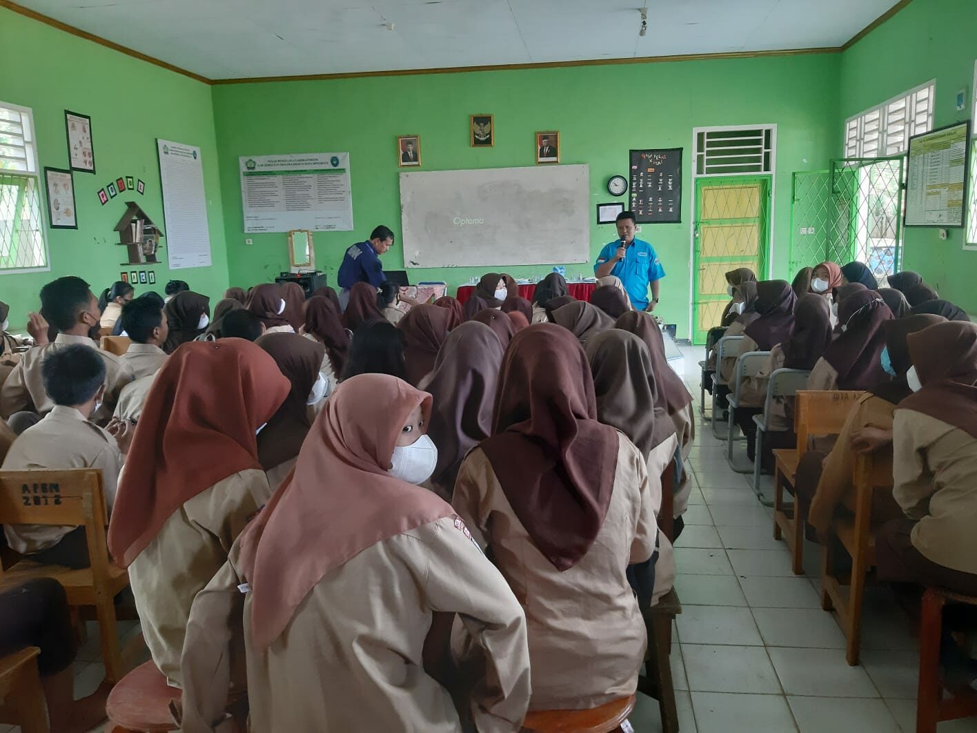 Meskipun Di Hari Libur Tim P2M BNN Kota Bengkulu Gelar Informasi Edukasi P4GN Melalui Sosialisasi/Penyuluhan di SMAN 11 Kota Bengkulu meskipun Di Hari Libur Tim P2M BNN Kota Bengkulu Gelar Informasi Edukasi P4GN Melalui Sosialisasi/Penyuluhan di SMAN 11 Kota Bengkulu