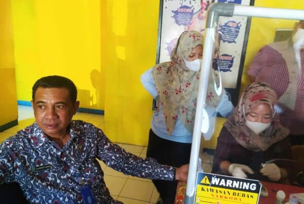 Tim Kesehatan Klinik Pratama BNN Kota Bengkulu Memeriksa Kesehatan Kepala BNN Kota Bengkulu Beserta Jajarannya