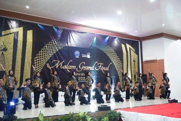 Kepala BNN Kota Bengkulu Didampingi Penyuluh Narkoba BNN Kota Bengkulu Malam Grand Final PUPAN Bengkulu Tahun 2022