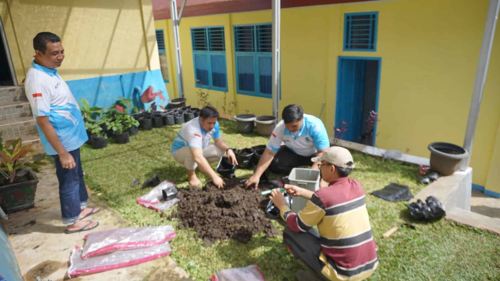 HIJAU LINGKUNGAN MU HIJAU PIKIRANMU HIJAU LINGKUNGAN MU HIJAU PIKIRANMU